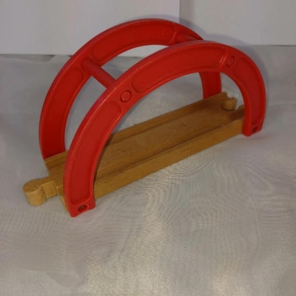 Red Arch Bridge for Thomas the Train Wooden Track - Picture 1 of 4